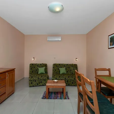 Apartment Juric - One Bedroom With Balcony - 3