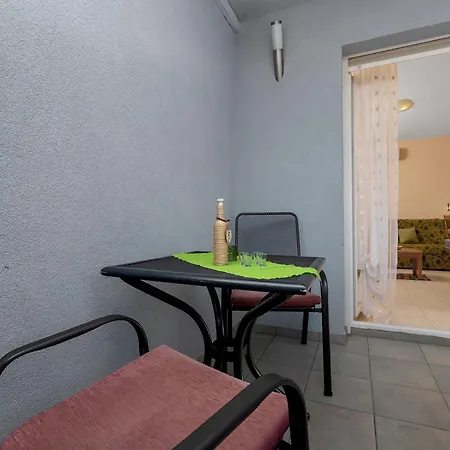 Apartment Juric - One Bedroom With Balcony - 3 *