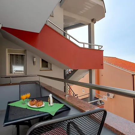 Apartment Juric - One Bedroom With Balcony - 3