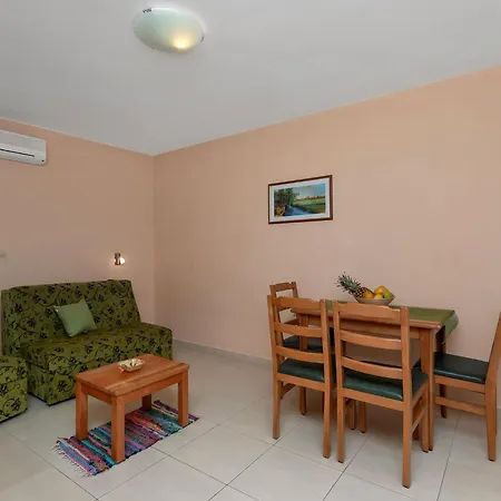 Juric - One Bedroom With Balcony - 3 Apartment